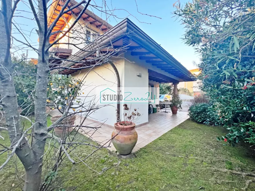 Immagine 26 di Casa semindipendente in vendita  in Via Savoia 151 a Camaiore