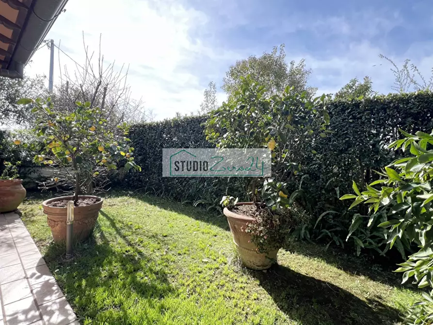 Immagine 30 di Casa semindipendente in vendita  in Via Savoia 151 a Camaiore