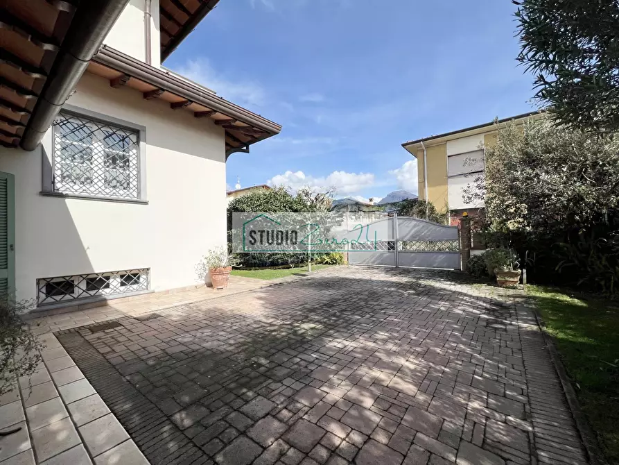 Immagine 31 di Casa semindipendente in vendita  in Via Savoia 151 a Camaiore