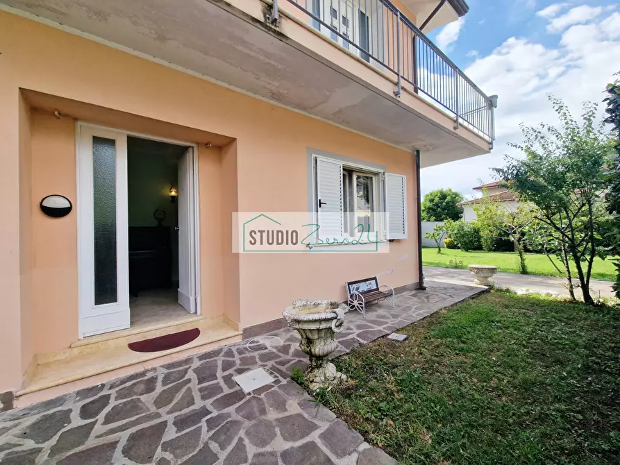Immagine 9 di Villa in vendita  in Via Masaccio 25 a Camaiore