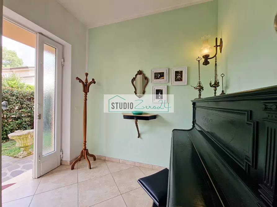 Immagine 11 di Villa in vendita  in Via Masaccio 25 a Camaiore