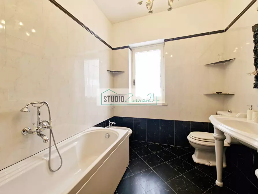 Immagine 37 di Villa in vendita  in Via Masaccio 25 a Camaiore