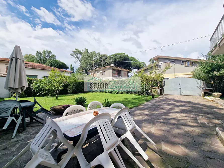 Immagine 44 di Villa in vendita  in Via Masaccio 25 a Camaiore