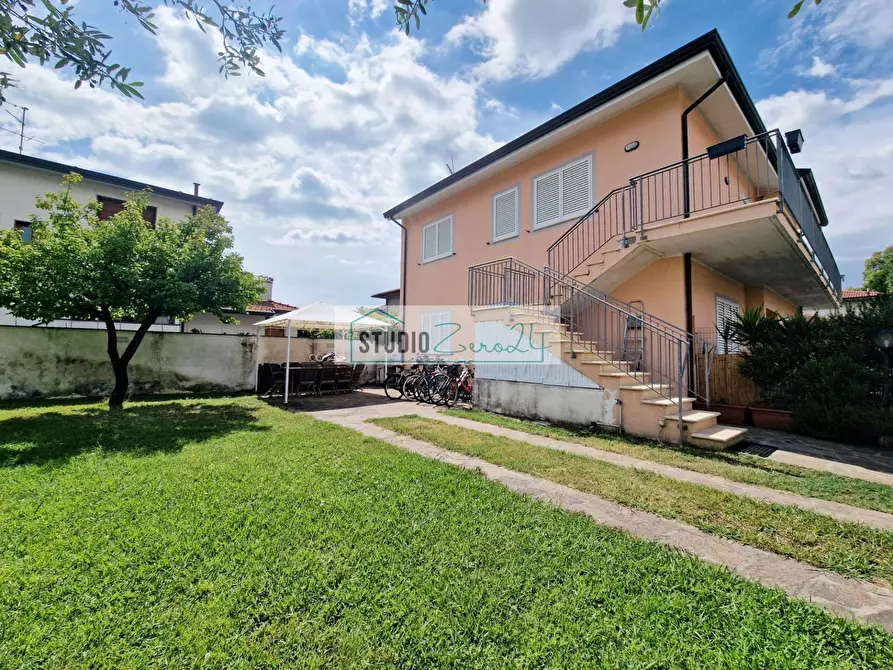 Immagine 45 di Villa in vendita  in Via Masaccio 25 a Camaiore