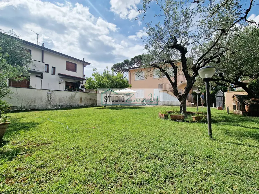 Immagine 48 di Villa in vendita  in Via Masaccio 25 a Camaiore