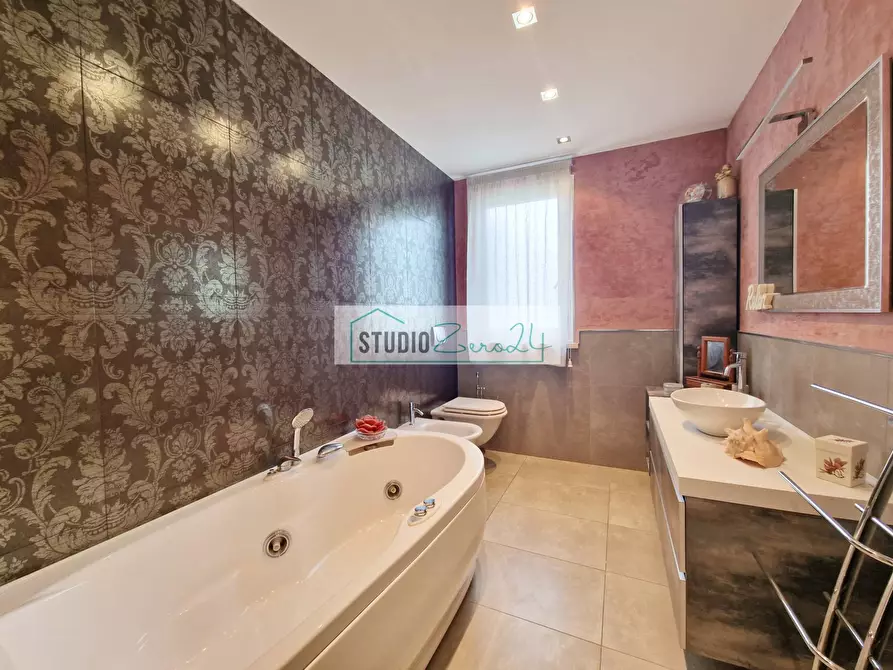 Immagine 78 di Villa in vendita  in Via Masaccio 25 a Camaiore