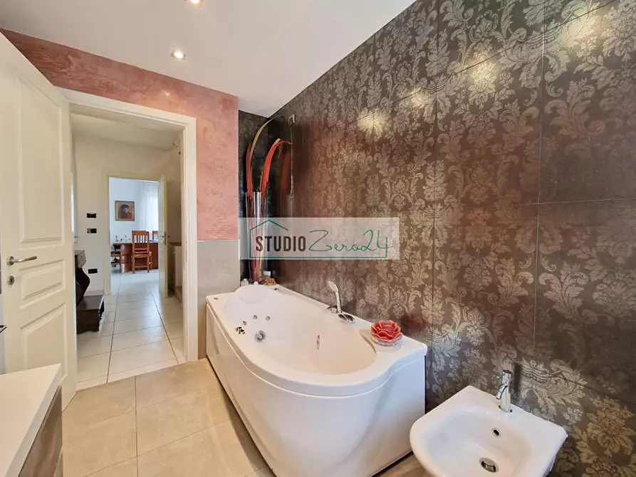 Immagine 79 di Villa in vendita  in Via Masaccio 25 a Camaiore