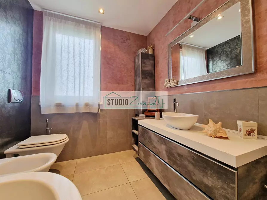 Immagine 80 di Villa in vendita  in Via Masaccio 25 a Camaiore