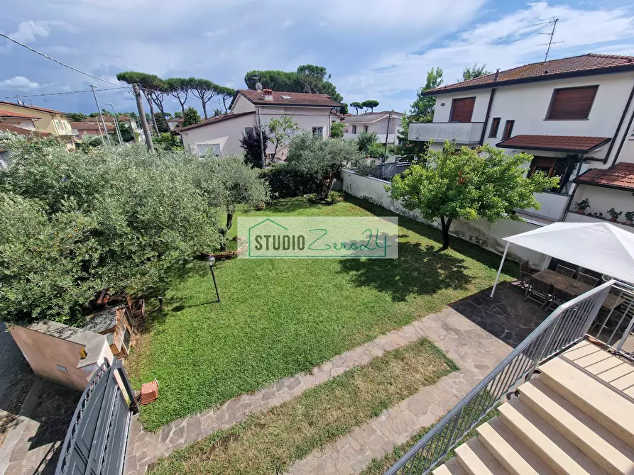 Immagine 86 di Villa in vendita  in Via Masaccio 25 a Camaiore