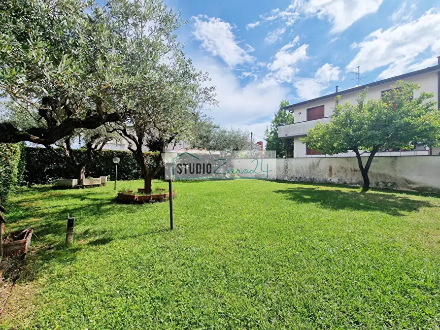 Immagine 88 di Villa in vendita  in Via Masaccio 25 a Camaiore