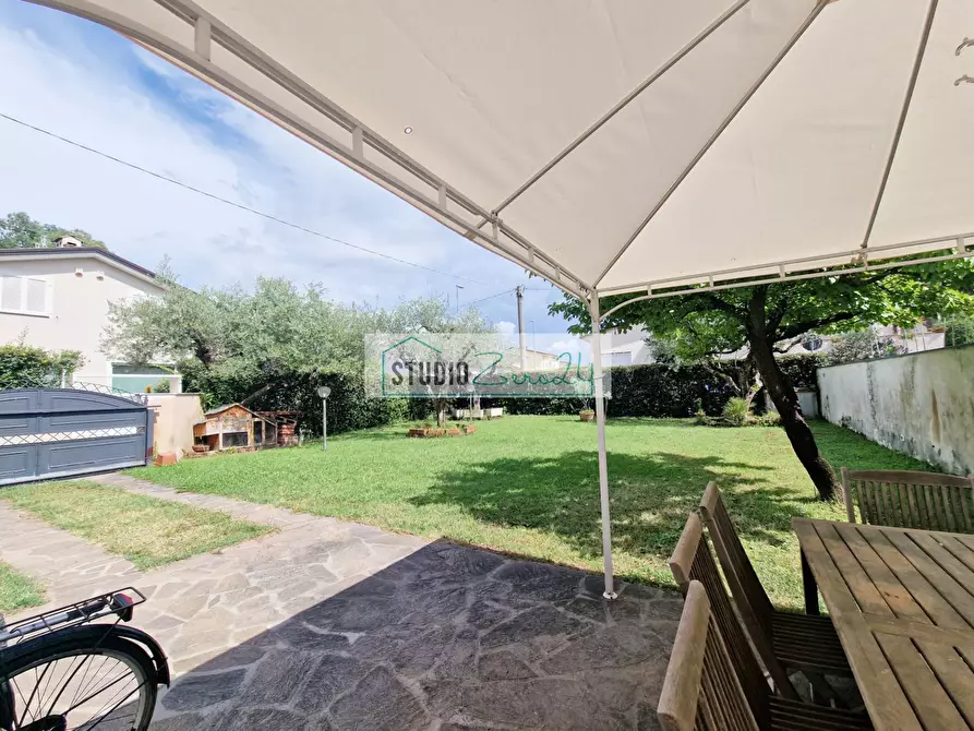 Immagine 89 di Villa in vendita  in Via Masaccio 25 a Camaiore