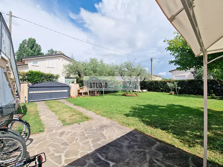 Immagine 90 di Villa in vendita  in Via Masaccio 25 a Camaiore