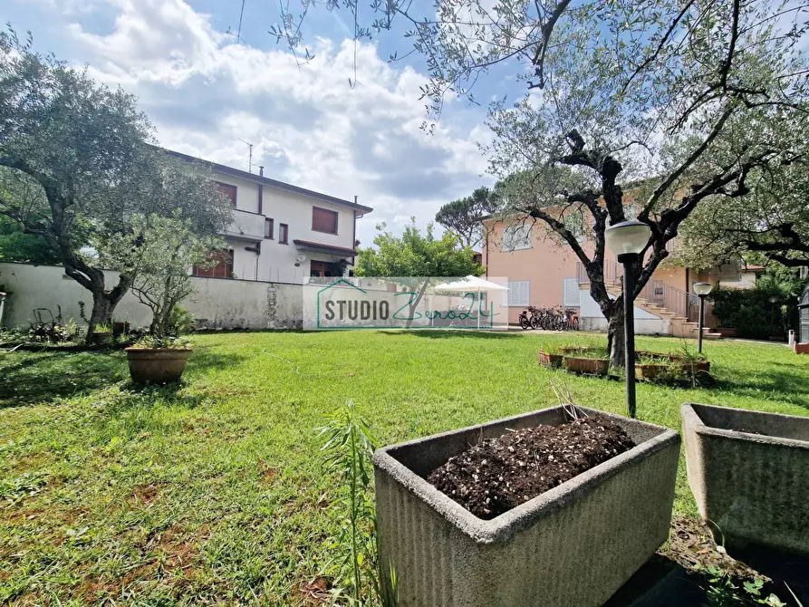 Immagine 91 di Villa in vendita  in Via Masaccio 25 a Camaiore