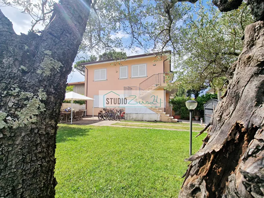 Immagine 92 di Villa in vendita  in Via Masaccio 25 a Camaiore