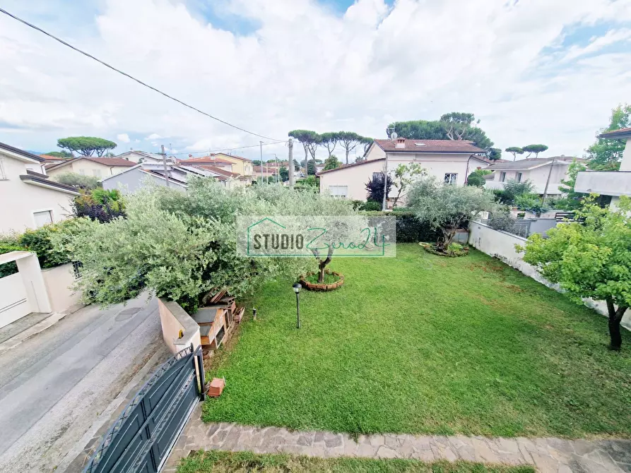 Immagine 93 di Villa in vendita  in Via Masaccio 25 a Camaiore