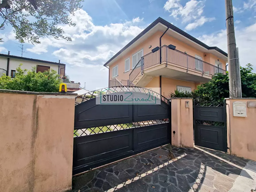 Immagine 95 di Villa in vendita  in Via Masaccio 25 a Camaiore