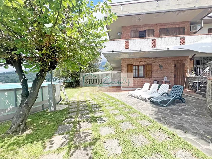 Immagine 2 di Villa in vendita  in Via delle Capanne 1185 a Camaiore