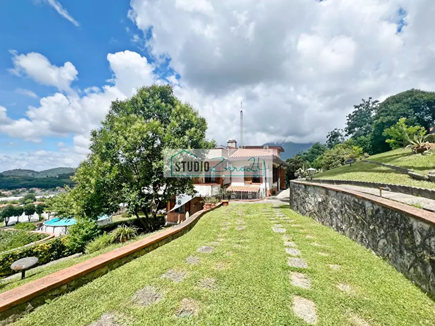 Immagine 3 di Villa in vendita  in Via delle Capanne 1185 a Camaiore