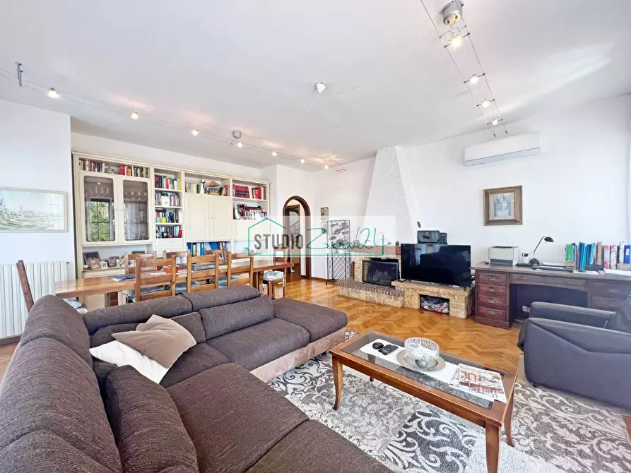 Immagine 9 di Villa in vendita  in Via delle Capanne 1185 a Camaiore