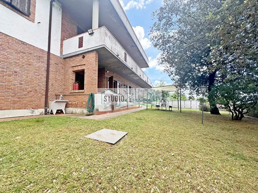 Immagine 82 di Villa in vendita  in Via delle Capanne 1185 a Camaiore