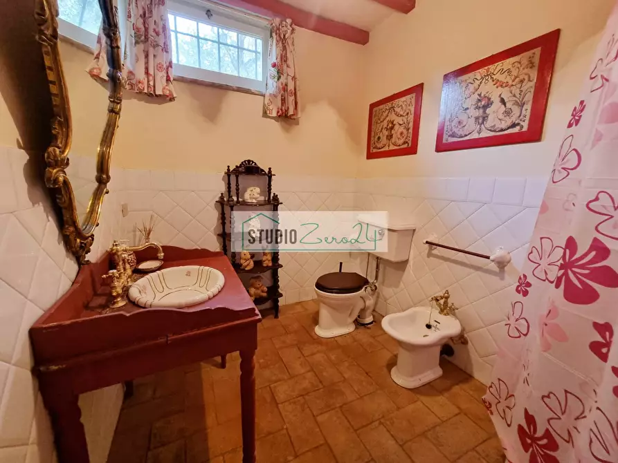 Immagine 38 di Villa in vendita  in via cafaggio a Camaiore