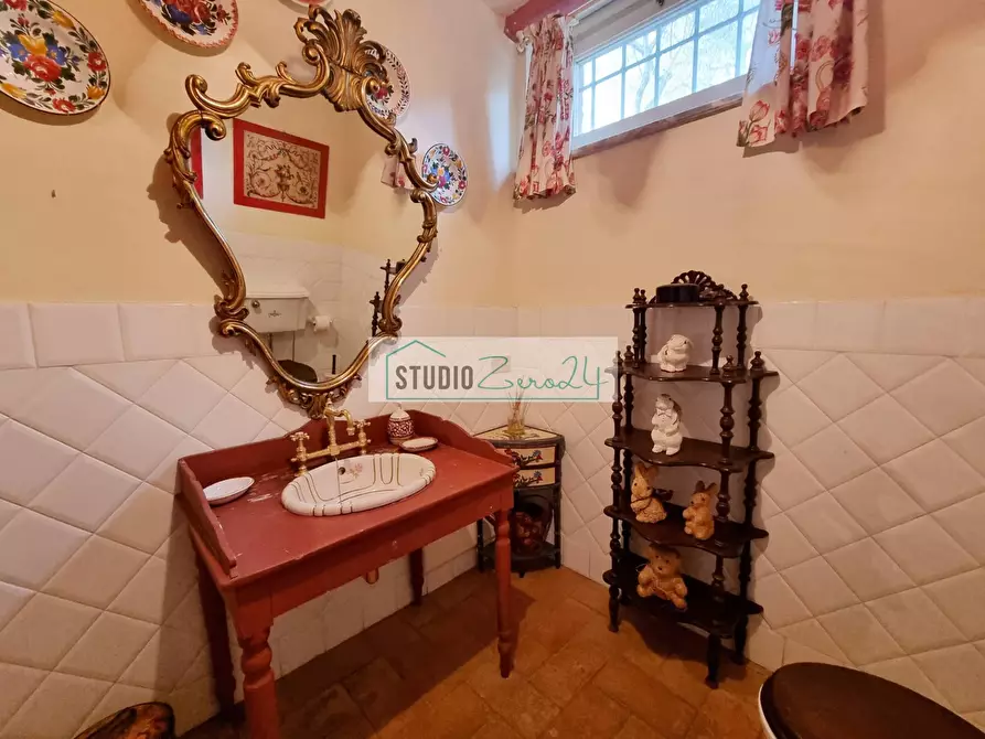 Immagine 39 di Villa in vendita  in via cafaggio a Camaiore
