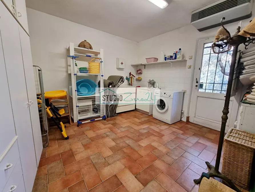 Immagine 43 di Villa in vendita  in via cafaggio a Camaiore