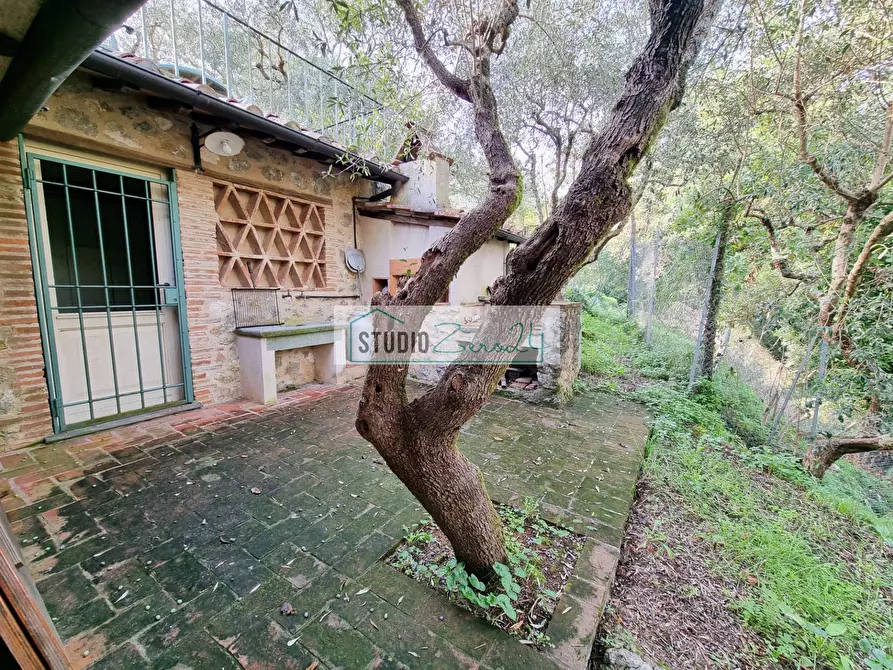 Immagine 47 di Villa in vendita  in via cafaggio a Camaiore