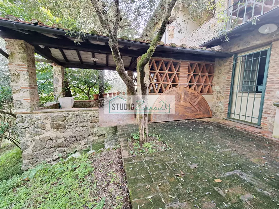 Immagine 48 di Villa in vendita  in via cafaggio a Camaiore