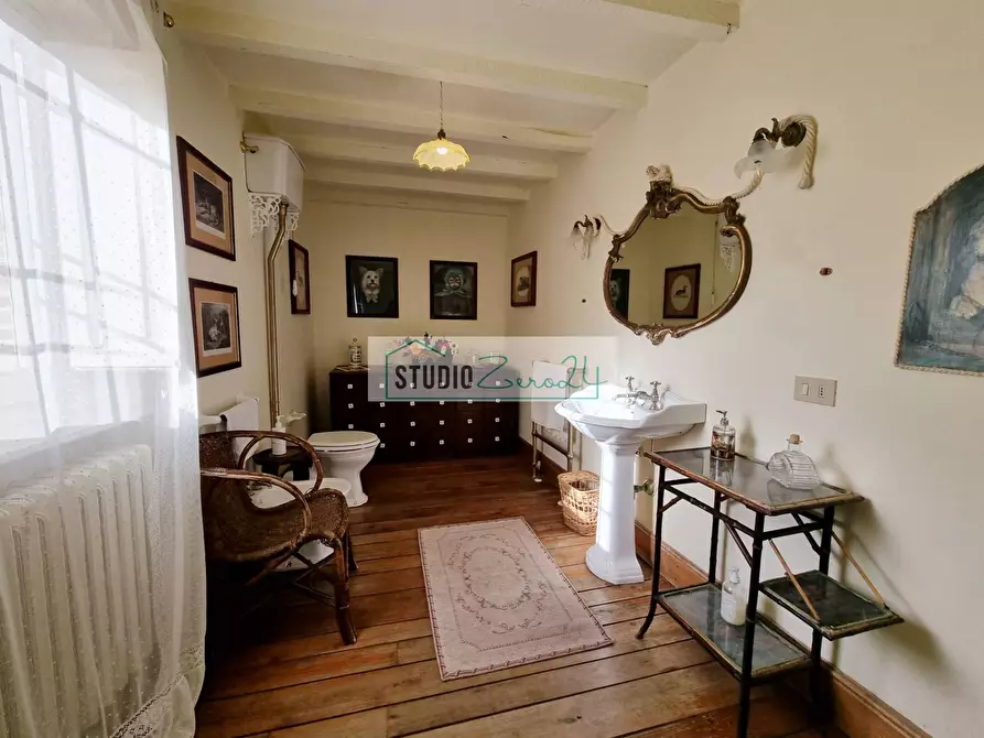 Immagine 57 di Villa in vendita  in via cafaggio a Camaiore