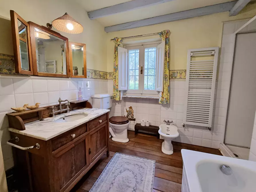 Immagine 72 di Villa in vendita  in via cafaggio a Camaiore