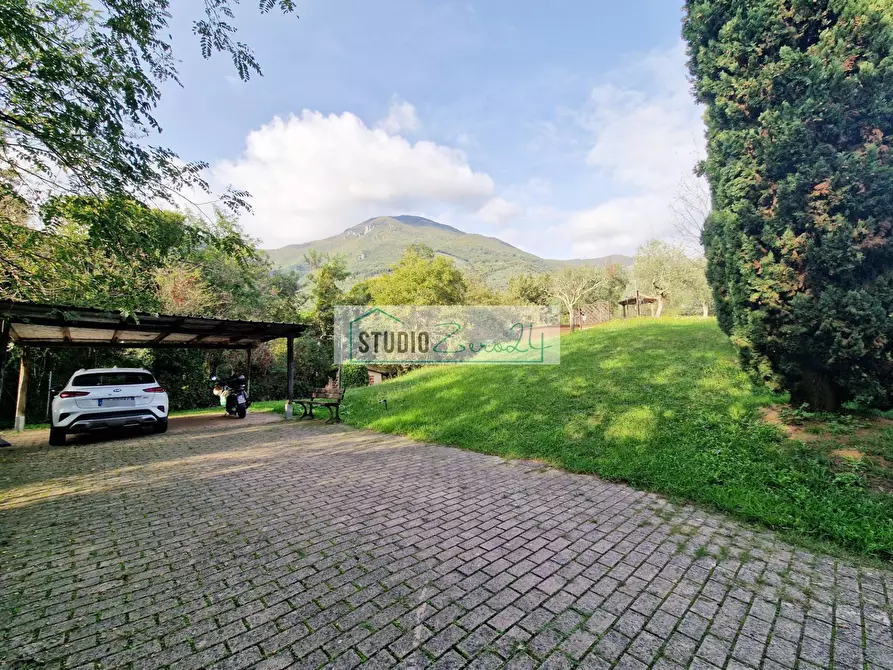 Immagine 88 di Villa in vendita  in via cafaggio a Camaiore