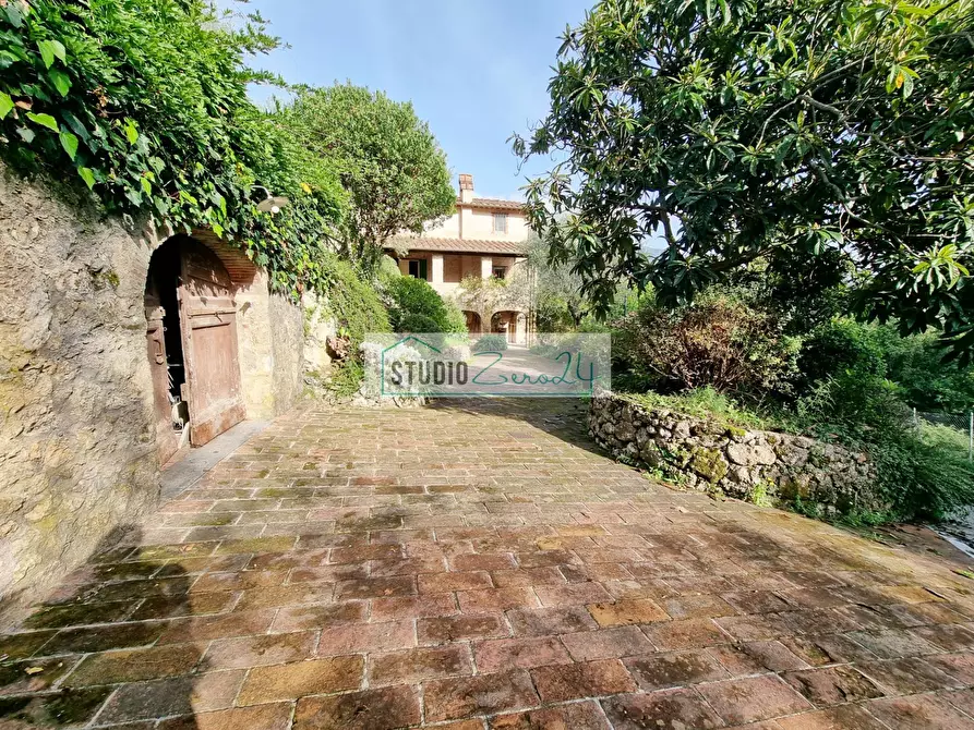 Immagine 90 di Villa in vendita  in via cafaggio a Camaiore