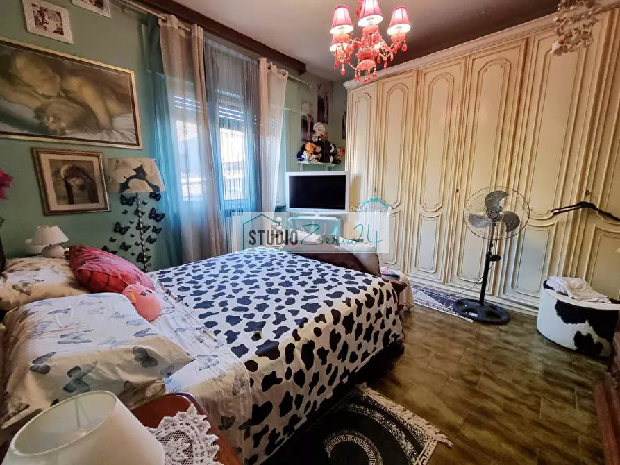 Immagine 17 di Villa in vendita  in via della serra a Camaiore