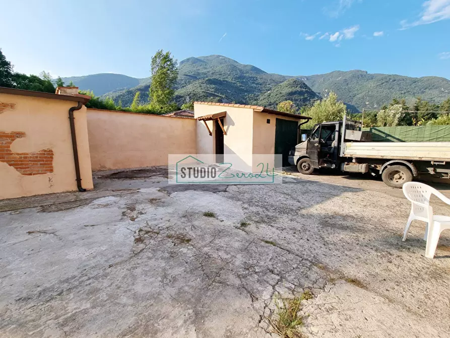 Immagine 31 di Villa in vendita  in via della serra a Camaiore