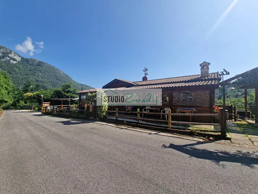 Immagine 2 di Attività commerciale in vendita  in Via Trescolli 1546 a Camaiore