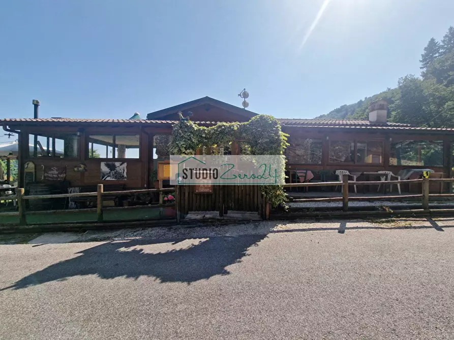 Immagine 4 di Attività commerciale in vendita  in Via Trescolli 1546 a Camaiore