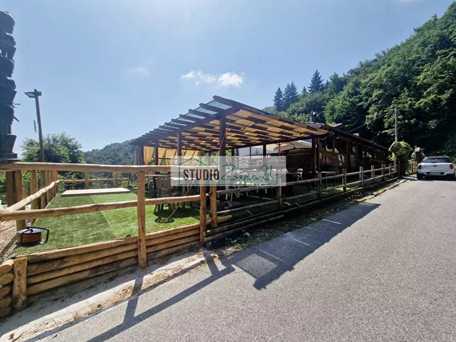 Immagine 17 di Attività commerciale in vendita  in Via Trescolli 1546 a Camaiore