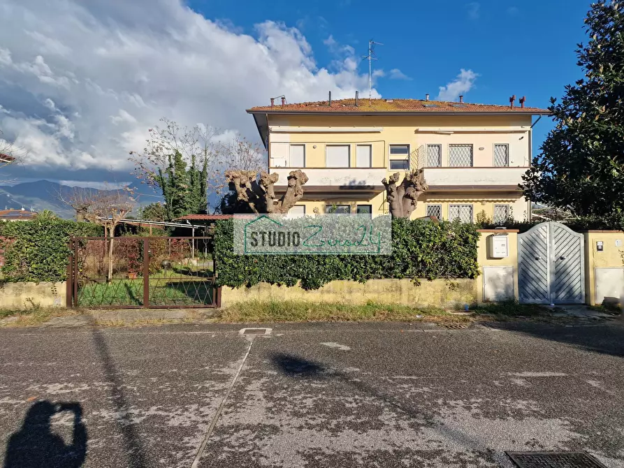 Immagine 3 di Appartamento in vendita  in Via del Secco 20 a Camaiore