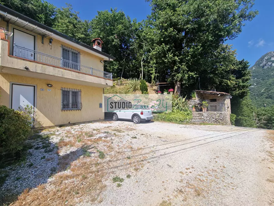 Immagine 4 di Casa semindipendente in vendita  in via di trescolli 140 a Camaiore