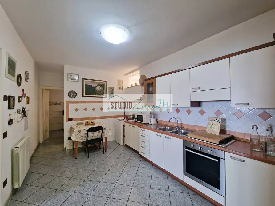 Immagine 8 di Casa semindipendente in vendita  in via di trescolli 140 a Camaiore