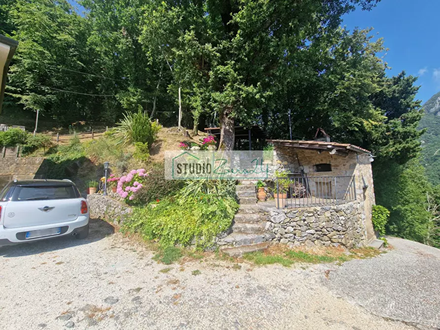 Immagine 28 di Casa semindipendente in vendita  in via di trescolli 140 a Camaiore