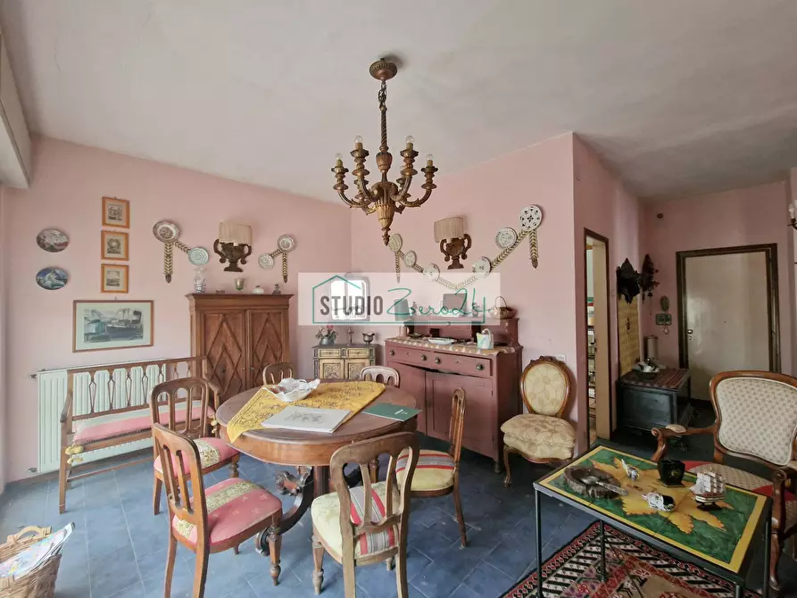 Immagine 6 di Appartamento in vendita  in Via Italica a Camaiore