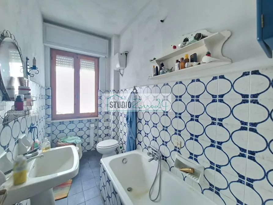 Immagine 15 di Appartamento in vendita  in Via Italica a Camaiore