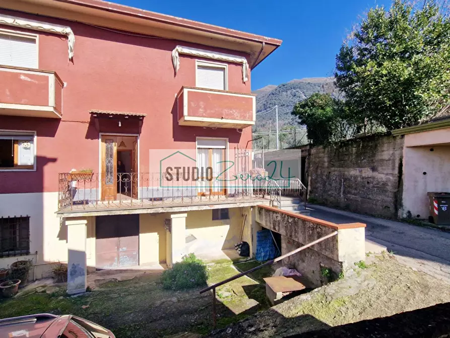 Immagine 3 di Casa semindipendente in vendita  in Via della Costa a Camaiore
