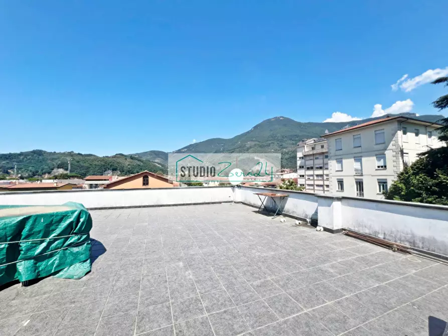 Immagine 35 di Attico in vendita  in Via IV Novembre 25 a Camaiore