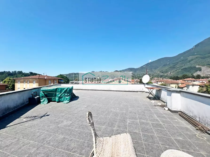 Immagine 36 di Attico in vendita  in Via IV Novembre 25 a Camaiore