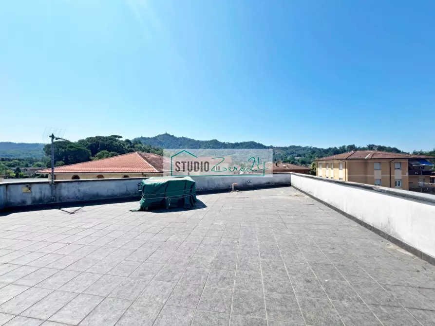 Immagine 38 di Attico in vendita  in Via IV Novembre 25 a Camaiore