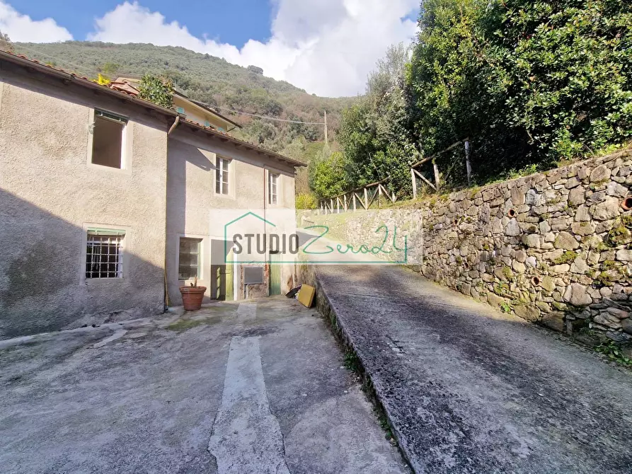 Immagine 2 di Casa semindipendente in vendita  in via Sandro Bertini 8 a Camaiore