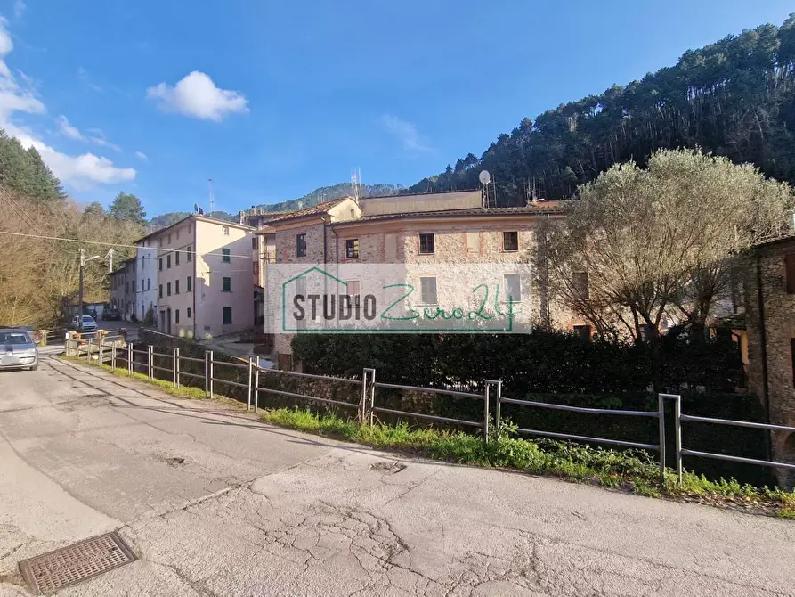 Immagine 35 di Casa semindipendente in vendita  in via Sandro Bertini 8 a Camaiore